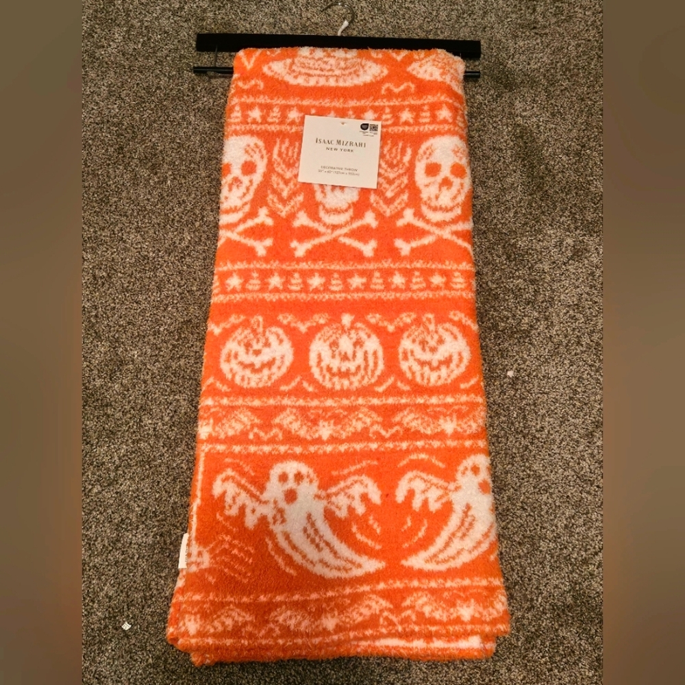 Isaac Mizrahi Ghost Pumpkin Skulls Throw Bkanket Super Cuddly Soft NWT